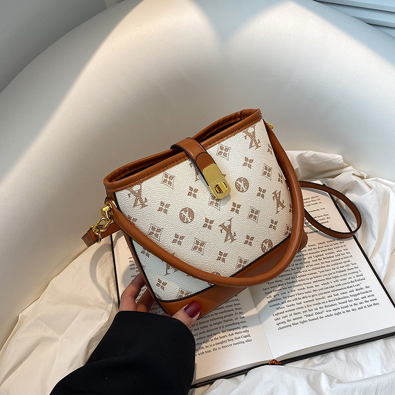 Autumn New Design Women Fashion Shoulder Bag Fashion Minimalist Premium Print Crossbody bag off-white coffee brown