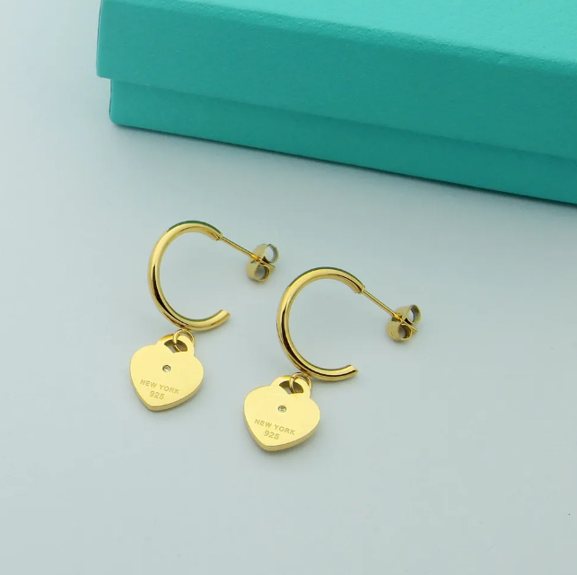 Hot Designer Heart Designer Luxury Jewelry Dia Letter Hoop Earrings Studs Classic Simple Lock Earring Sier Women C-shaped Drop Earrings Jewelry Gift