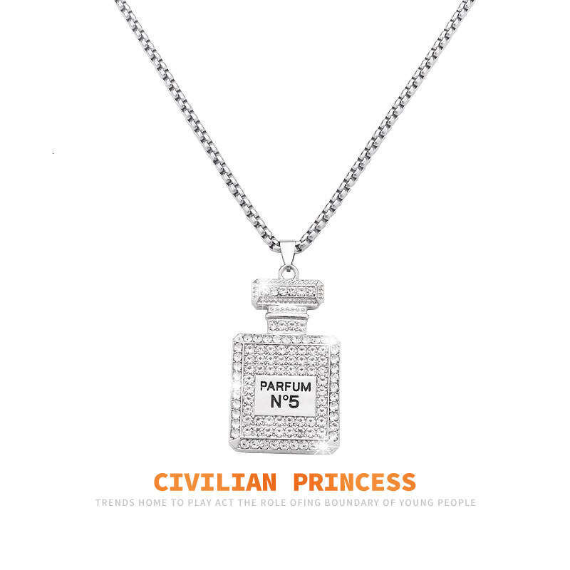 Full Dia Perfume Bottle Necklace for Women, Internet Celebrity Ins Trend, Hollow Pendant, Fashionable and Unique Sweater Chain, Sweatshirt Chain Acces