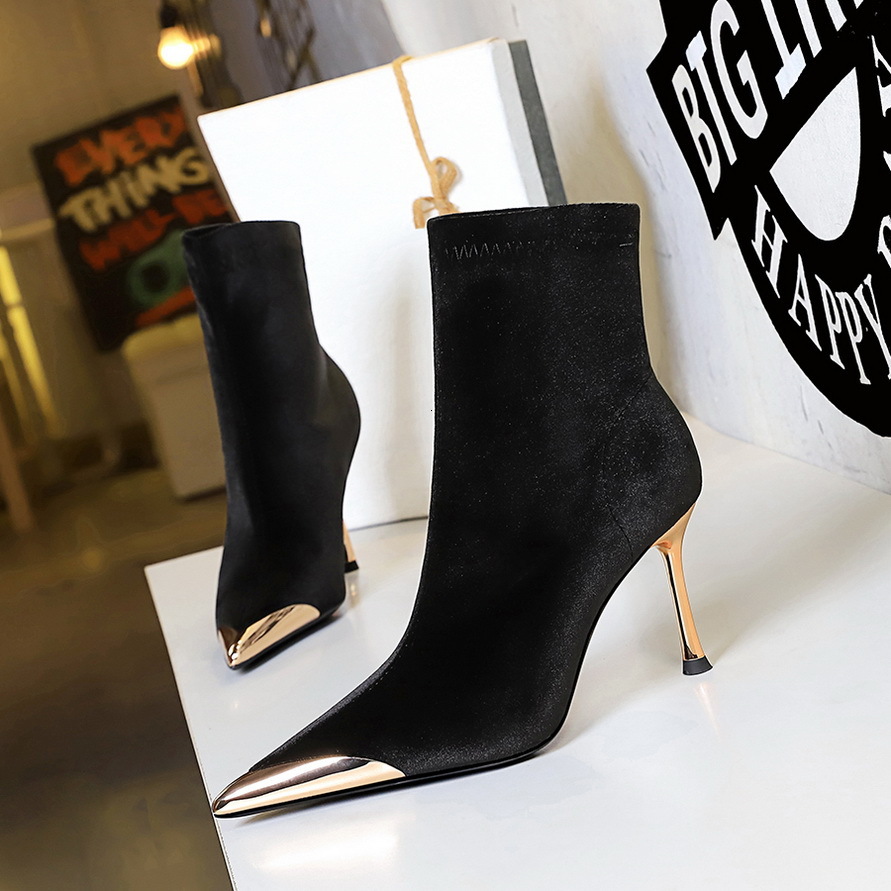 319-10 Wind Banquet Short Boots for Women, Ultra High Heels, Thin Heels, Shallow Mouth, Metal Pointed Toe, Xishi Velvet Short Boots f6 e8