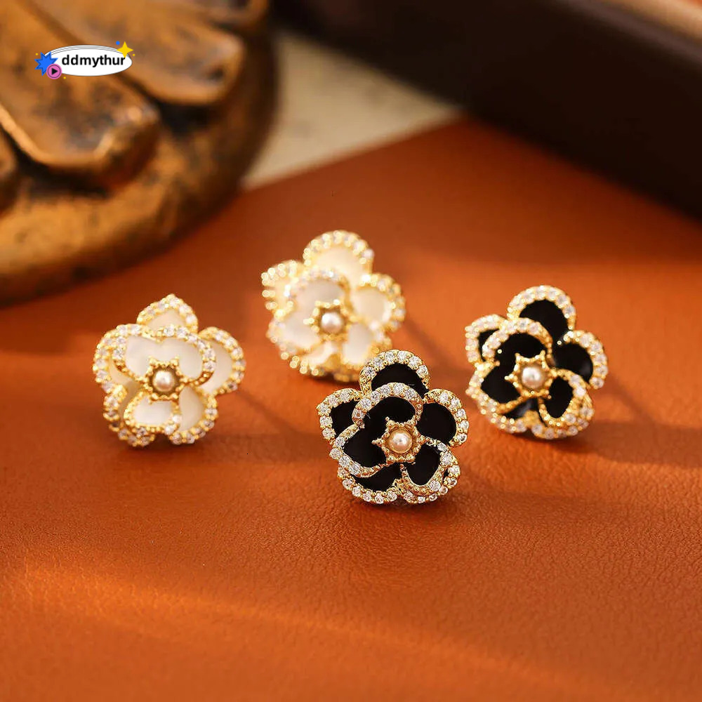 New Camellia Stud Sier Needle Niche Personality Design Earrings Elegant French Style Flower Women's Ear Jewelry ddmythur