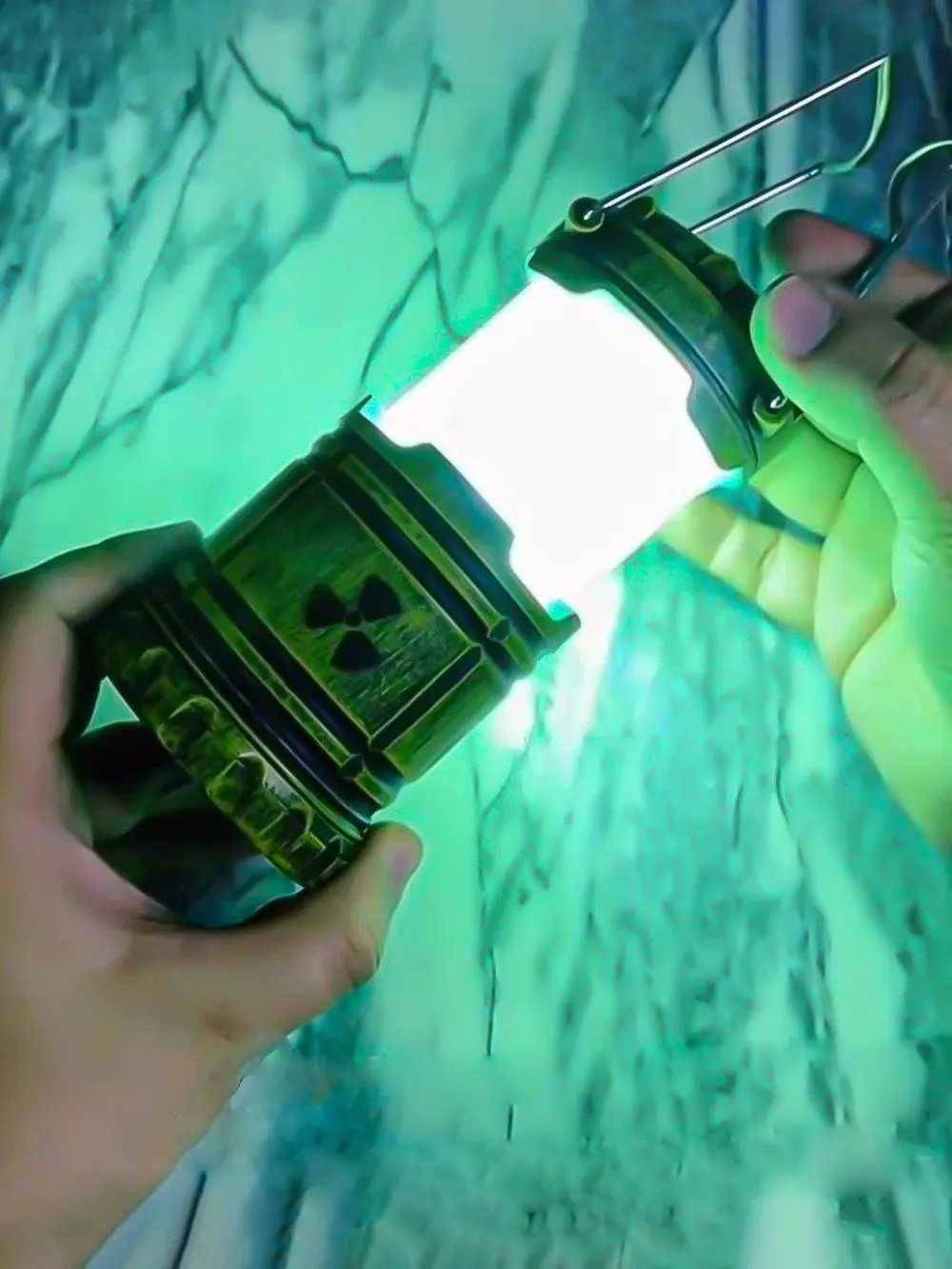 2025 New Cool Nuclear Reactor LED Night Light Pull Light Portable Hanging Handheld Desk Lamp Requires 3 AAA Batteries C250913