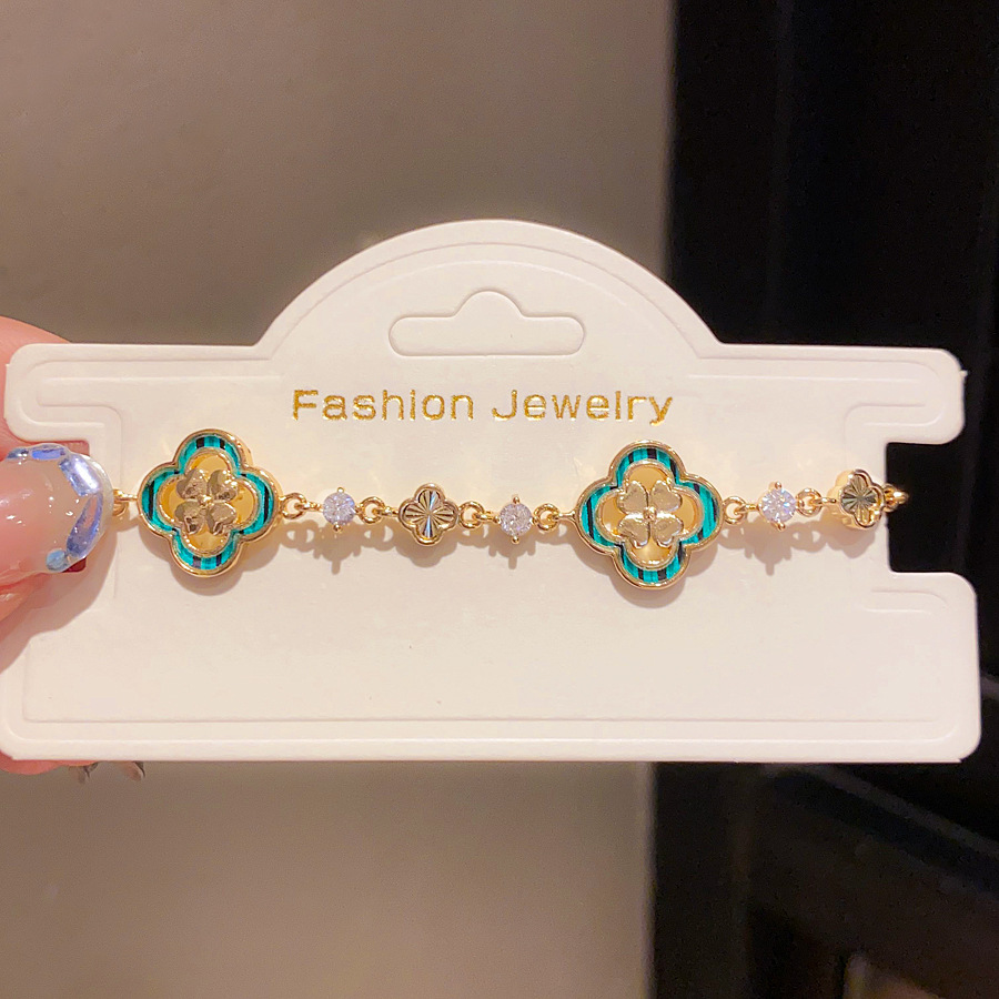 Gold - Toned Bracelet With Pink Floral Motif And Rhinestone Accents Delicate Daily & Elegant Jewelry Gift For Her High - Quality And Stylish Accessory