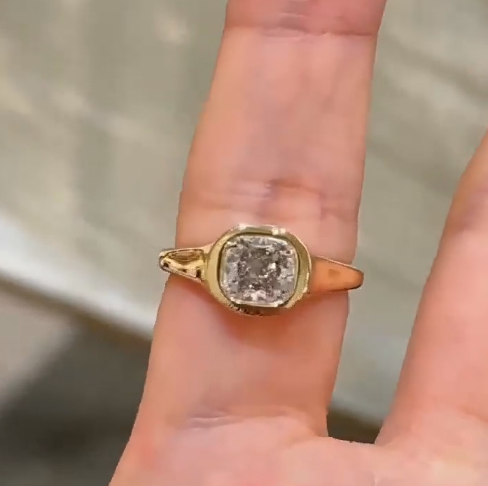 2025 Choucong Classical Simple Women Fashion Jewelry 925 Sterling Silver 18K Gold Fill Solitaire Cushion Shape Lab Moissanite Diamond Party Women Brid