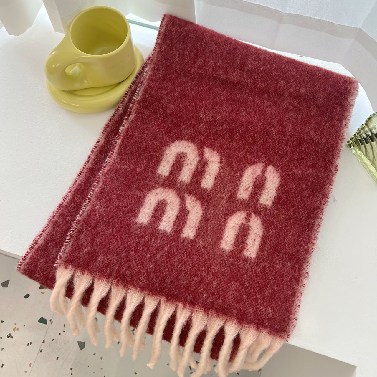 Womens luxury designer knitted warm cashmere fashion letter autumn and winter womens versatile comfortable touch casual neck scarf