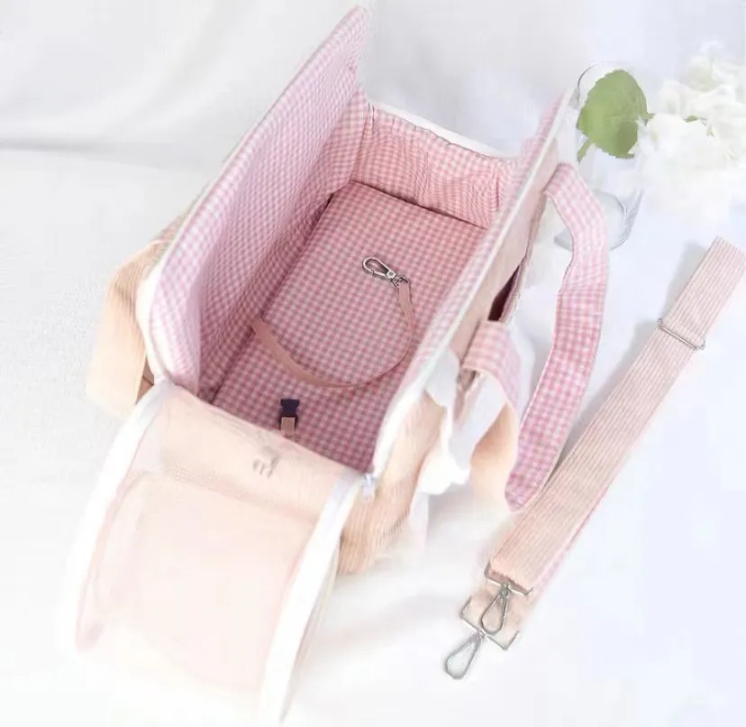 Dog out carrying bag Pet small dog and cat bag Single shoulder crossbody travel cat handbag lightweight airline case Dog bag