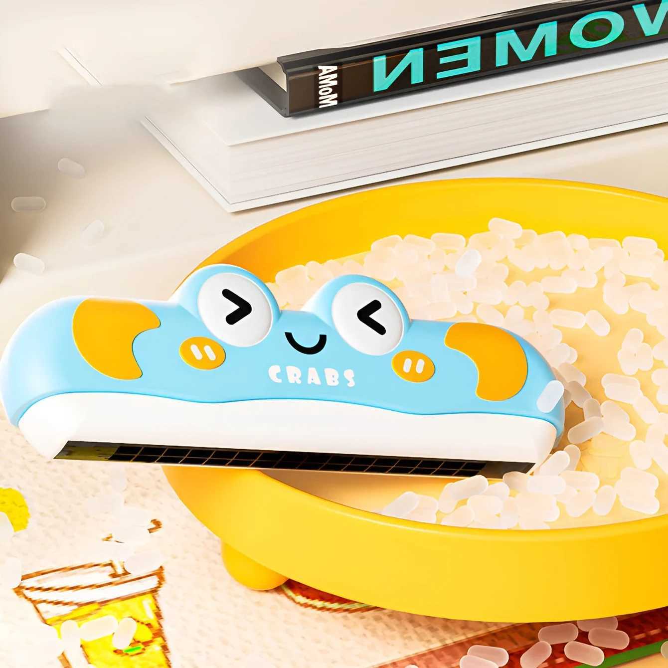 32Hole Beginner Whistle 1pcs Cartoon Harmonica Toys Cute Crab Design Washable ABS Gift for Kids Musical Learning Tool C250913