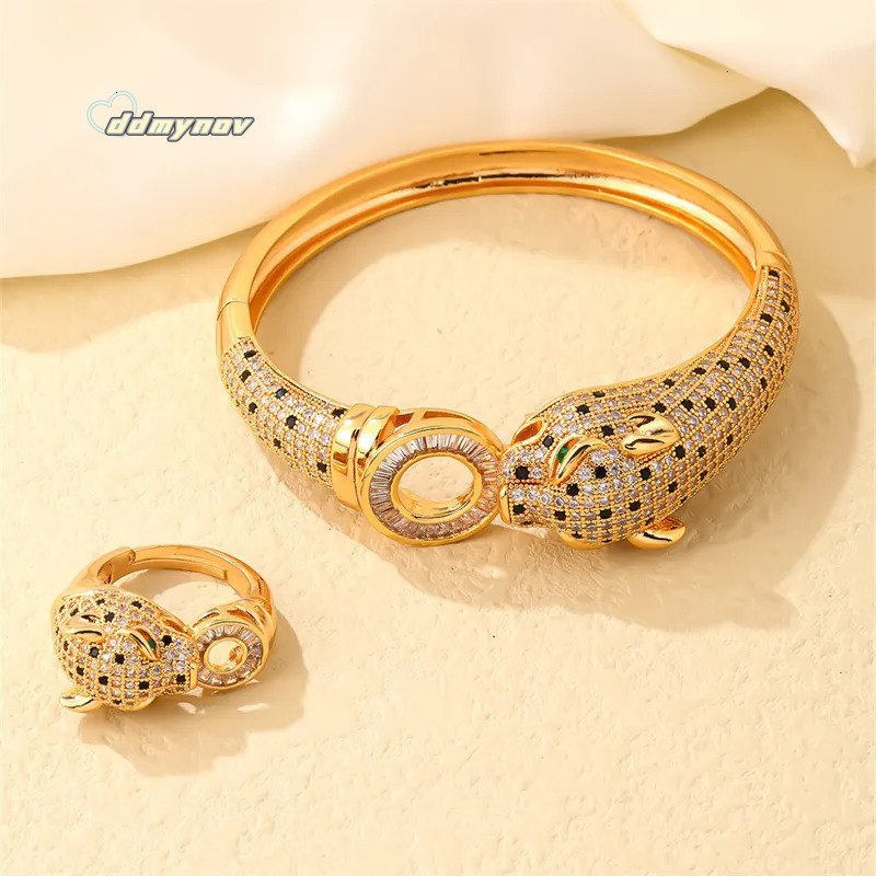 Brand Designer Leopard Jewelry Set Kashi Accessories European And American Style Full Dia Gold-Plated Bracelet Ring Light High-End Fee ddmynov