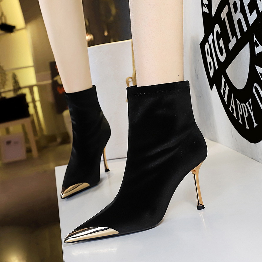 319-10 Wind Banquet Short Boots for Women, Ultra High Heels, Thin Heels, Shallow Mouth, Metal Pointed Toe, Xishi Velvet Short Boots f6 e8