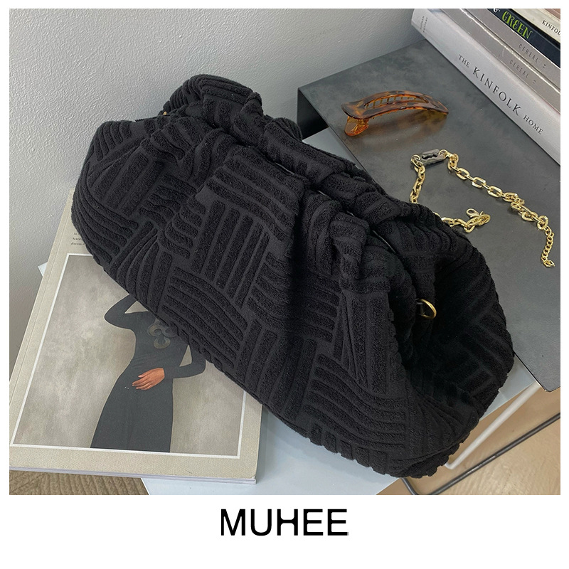 HERONG handbag women's autumn and winter niche new large capacity hand-held bag ins super popular internet celebrity same style embossed towel cl