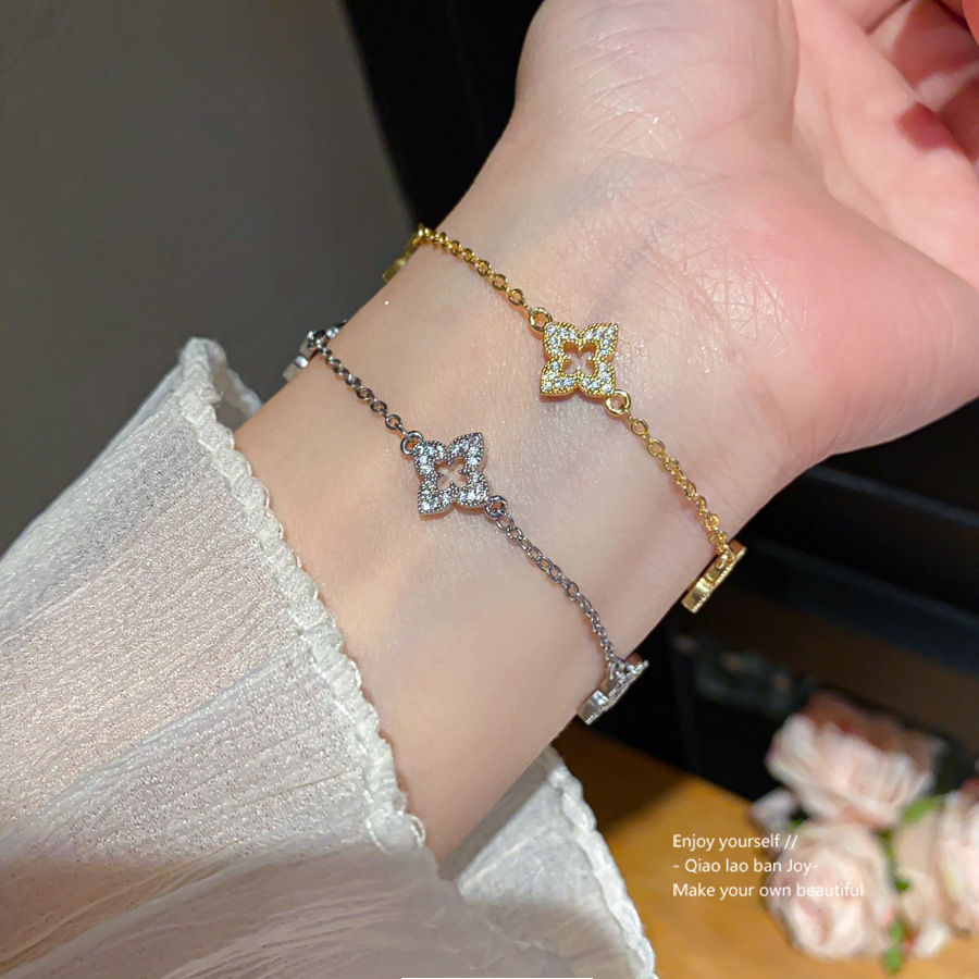 Gold - Toned Bracelet With Four - Leaf Pattern And Rhinestone Embellishments Delicate Daily & Elegant Jewelry Gift For Her High - Quality And Stylish 