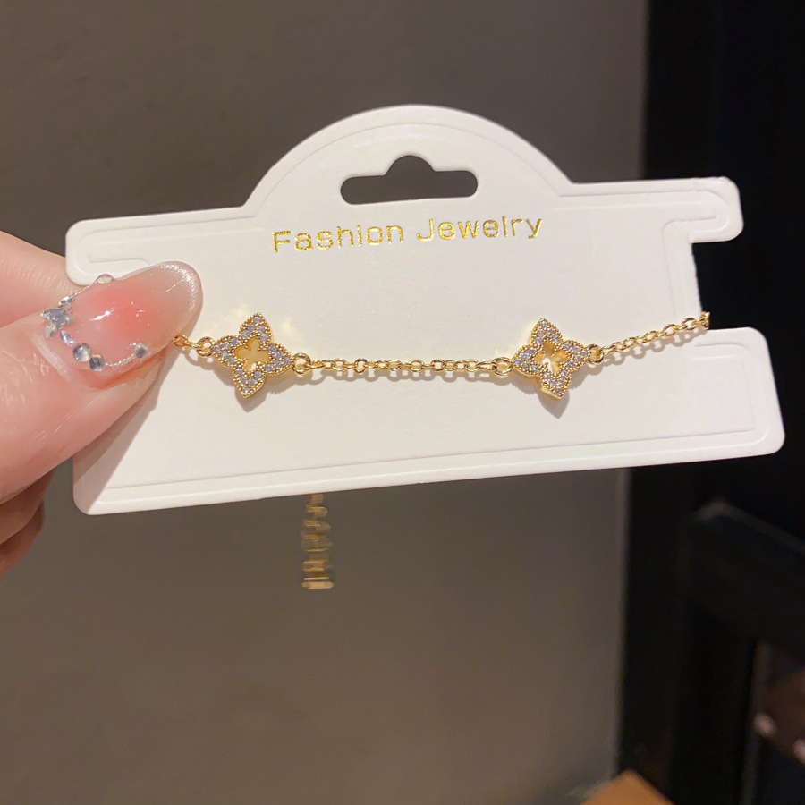 Gold - Toned Bracelet With Four - Leaf Pattern And Rhinestone Embellishments Delicate Daily & Elegant Jewelry Gift For Her High - Quality And Stylish 