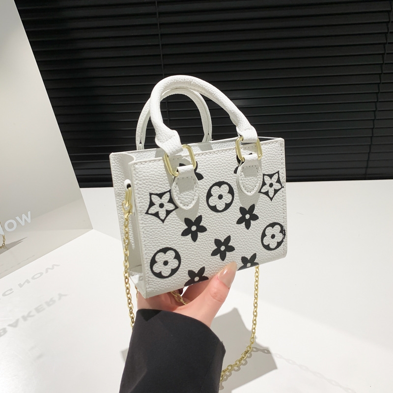 Designer Bags 2025 Spring/Summer New Small square Bag, Fashionable printed hand-held Ladies' bag, Stylish Star Chain bag free shipping