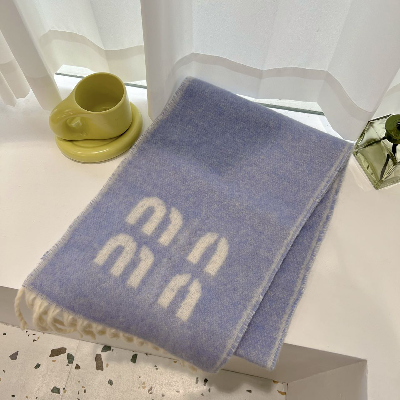 Womens luxury designer knitted warm cashmere fashion letter autumn and winter womens versatile comfortable touch casual neck scarf