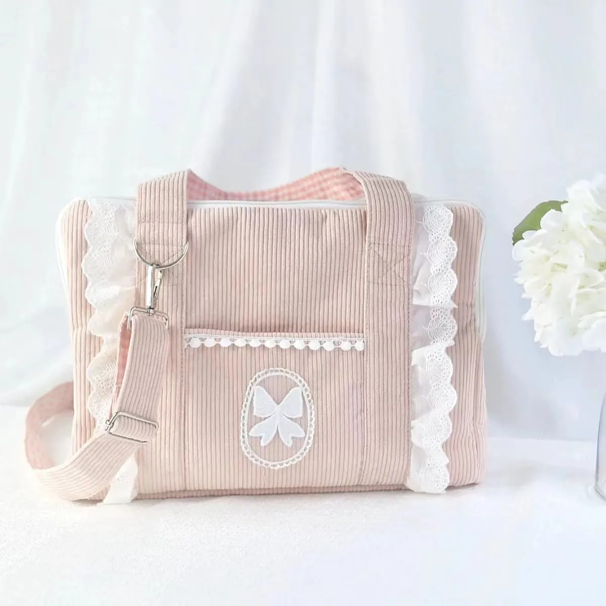 Dog out carrying bag Pet small dog and cat bag Single shoulder crossbody travel cat handbag lightweight airline case Dog bag