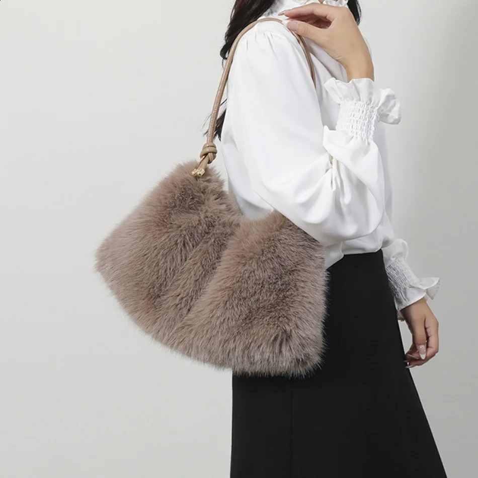 Autumn and winter sable armpit bag fashionable versatile plush shoulder bag senior sense of hand fur bags 250911