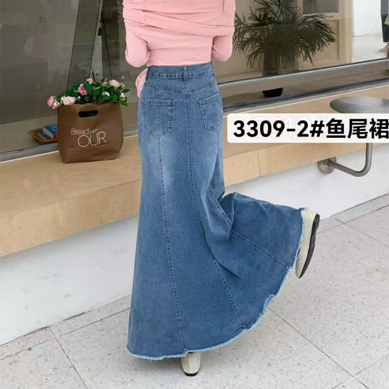 High-Waisted Denim Mid-Length Skirt - Autumn Style With Fringed Edges