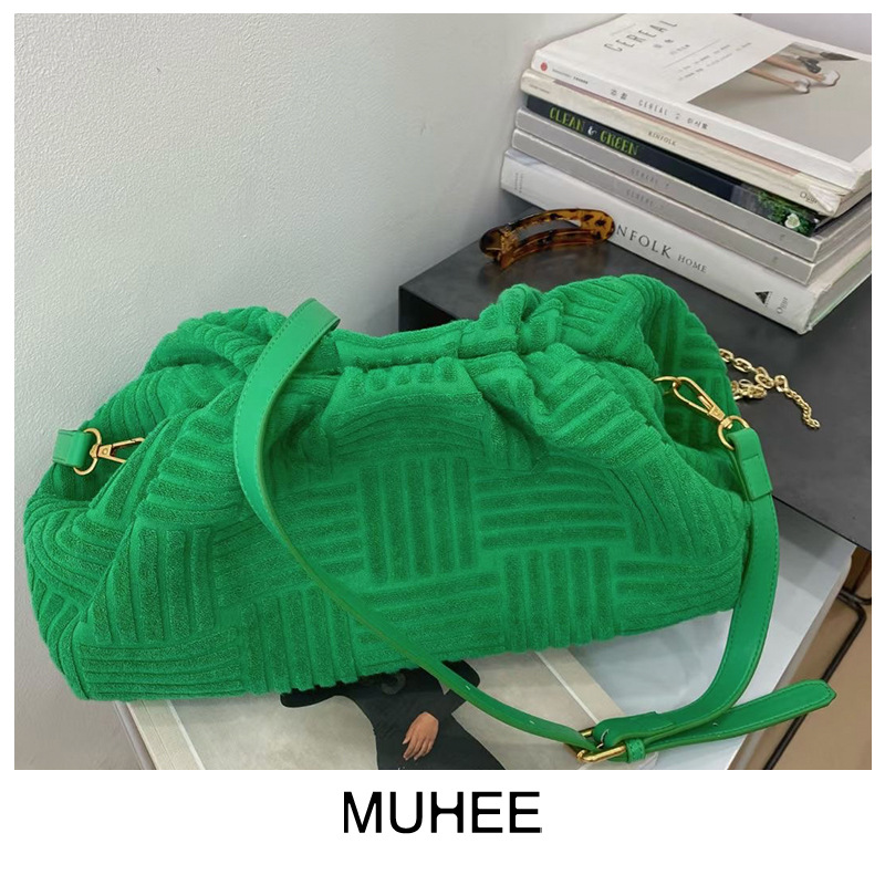 HERONG handbag women's autumn and winter niche new large capacity hand-held bag ins super popular internet celebrity same style embossed towel cl