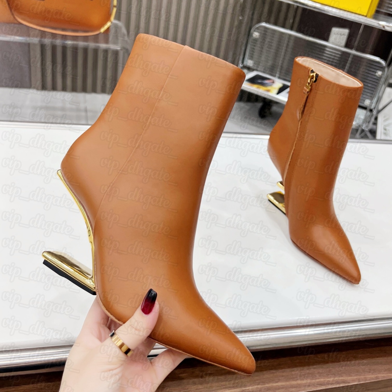 Classic Mini Leather boot Womens Platform boot Designer boot Luxury Ankle booties Lady Casual Travel shoe Fashion Outdoor sport wedge Knight Martin Business boots