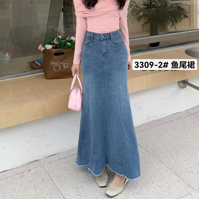 High-Waisted Denim Mid-Length Skirt - Autumn Style With Fringed Edges