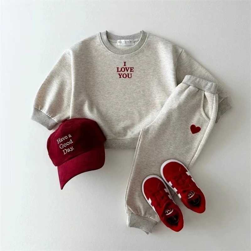TZ2489 Korean Style Spring Autumn Childrens Clothing Set with Letter Heart Design Comfortable Sweatshirt And Sweatpants C250913