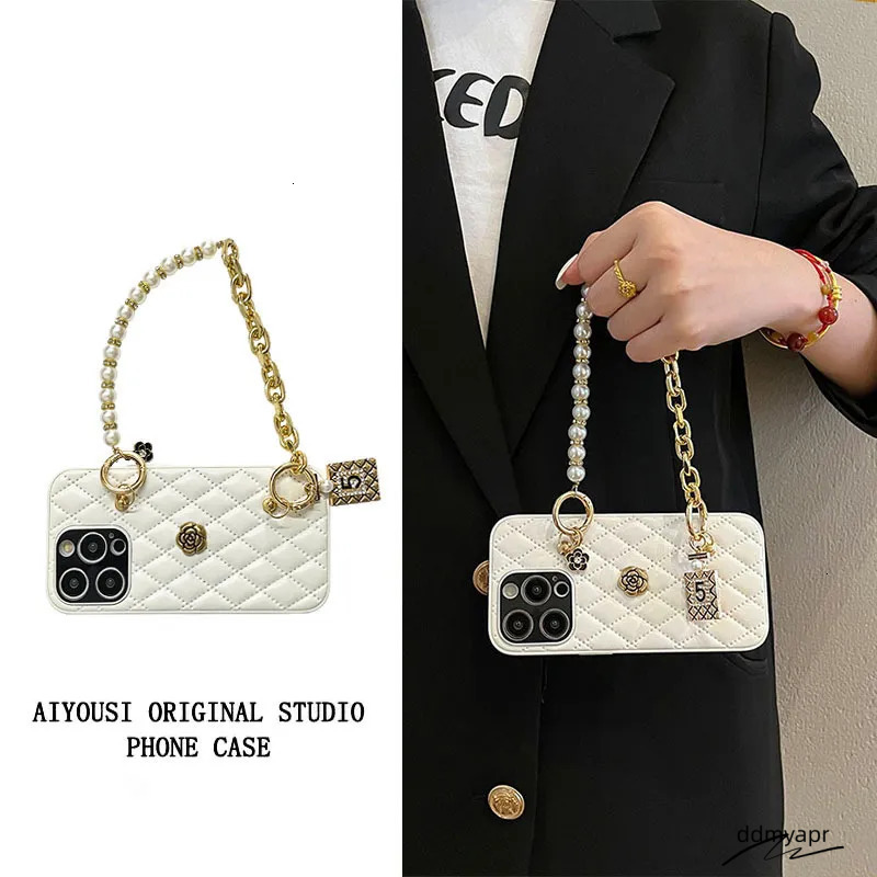 Fashion Phone Case 15 14 13 12 11 3D Camellia Cover With Chain For Iphone 16 Pro Max 250703 ddmyapr