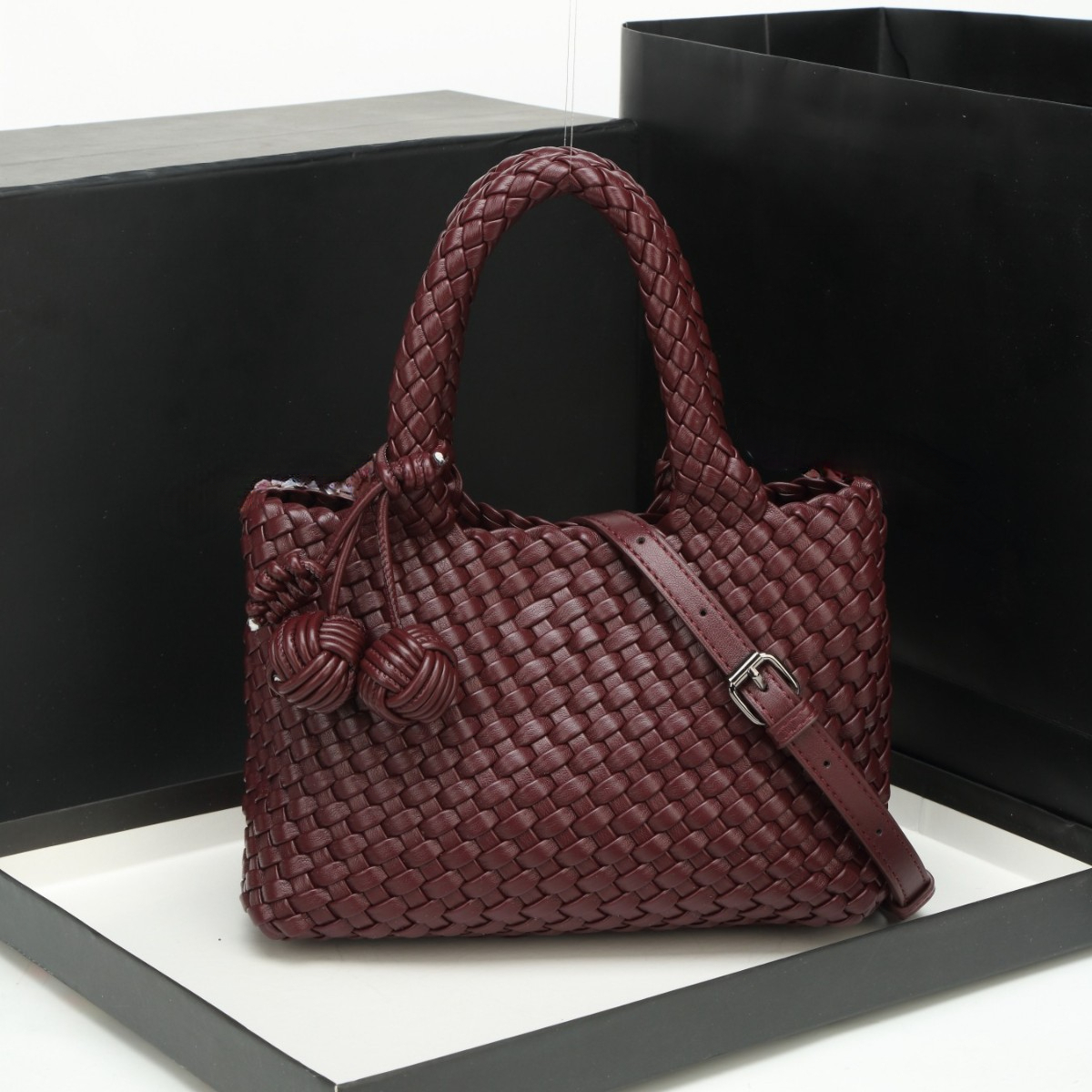 design New Hand Woven PU Women s Shoulder Bag Casual And Fashionable Handheld Bag Autumn New Designer Bag Outdoor Play Solid Color Simple Women s Book