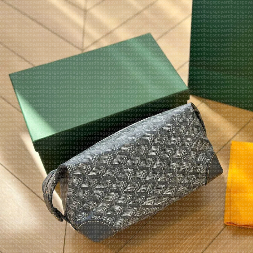 toiletry Designer leather cosmetic bags womens mens makeup cases dots travel storage bag zipper closure clutch wash bag coin purses trip organizer green black