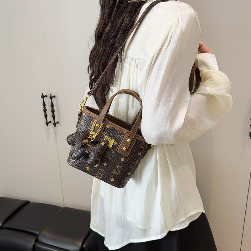 Designer Tote Shoulder Purse Classic Hundred Women's High Quality Leather Tramp Bag Black Large Capacity Shopping Handbag
