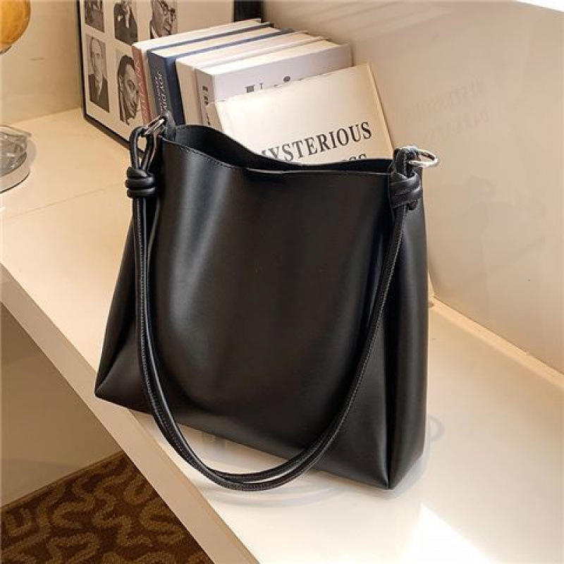 Trendy Women s Shoulder design Bag Large Capacity New Autumn Winter Retro Fashion Women s Shoulder Bag Texture Bucket Bag Autumn New Designer Bag