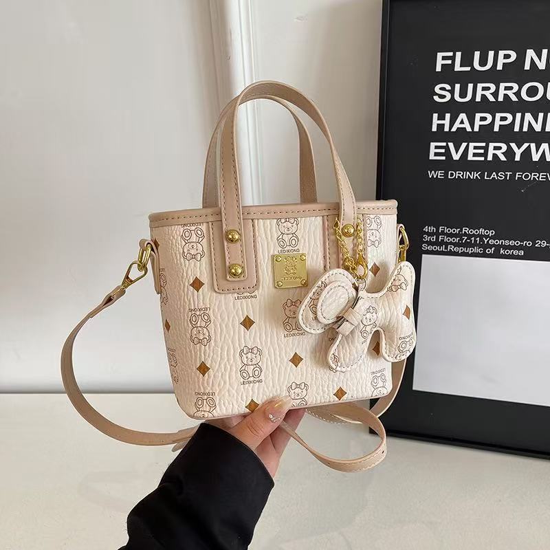 Shoulder Crossbody Bag Purse Designer 2025 fashion Female foreign style large capacity student commuting backpack 2025s hot