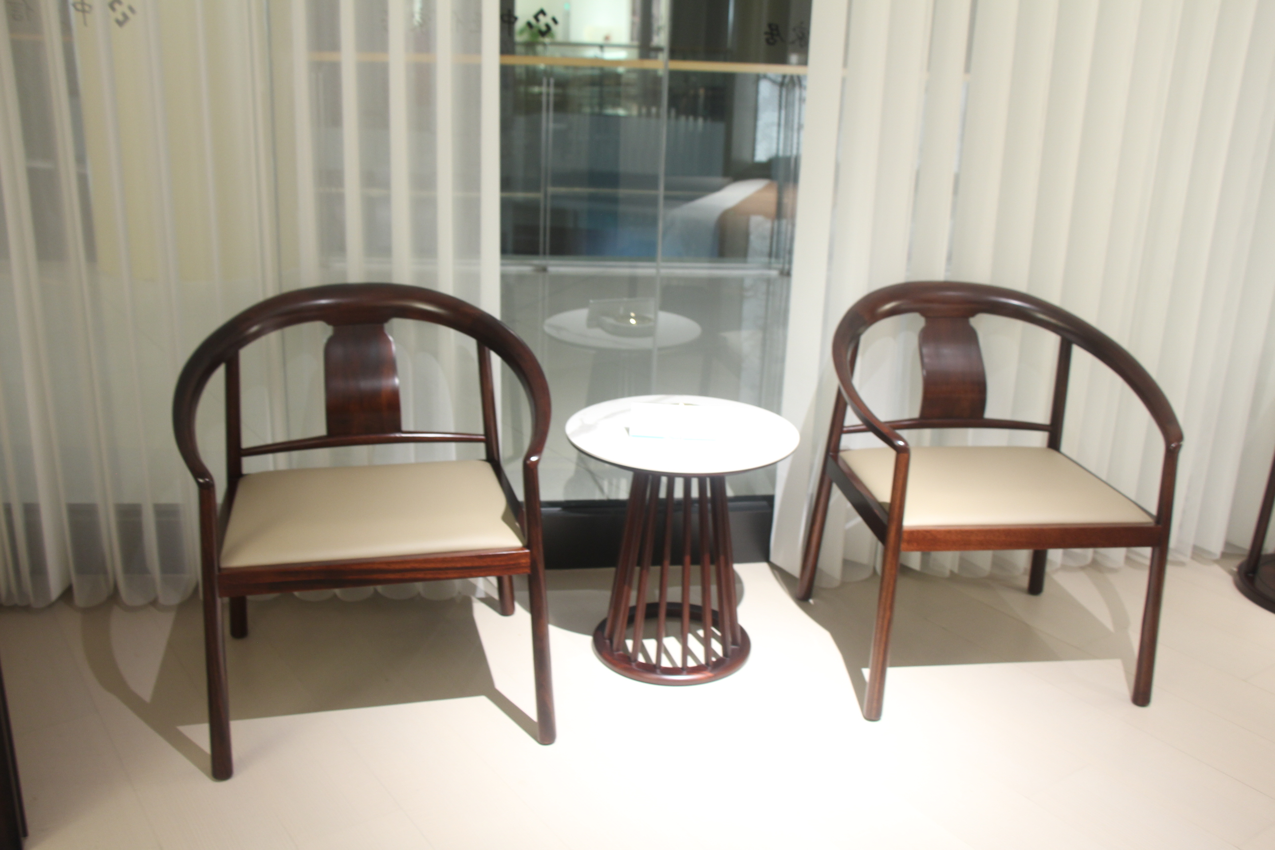 Zhong zhixin Luxury design The Chinese-style large bed is crafted from solid wood with exquisite workmanship