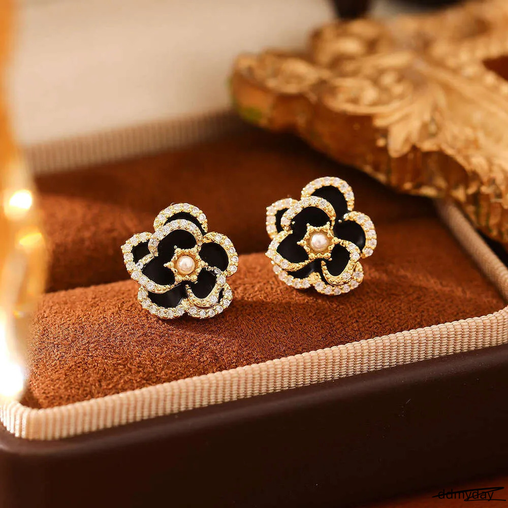 New Camellia Stud Sier Needle Niche Personality Design Earrings Elegant French Style Flower Women's Ear Jewelry ddmyDay