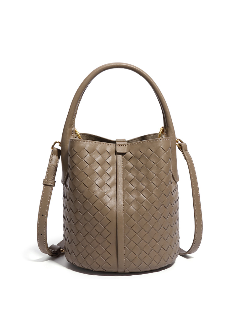 2025 New Hot Selling Handmade Weaving Trendy Versatile Solid Color Mother Water Bucket Women's Casual Single Shoulder Crossbody Bag