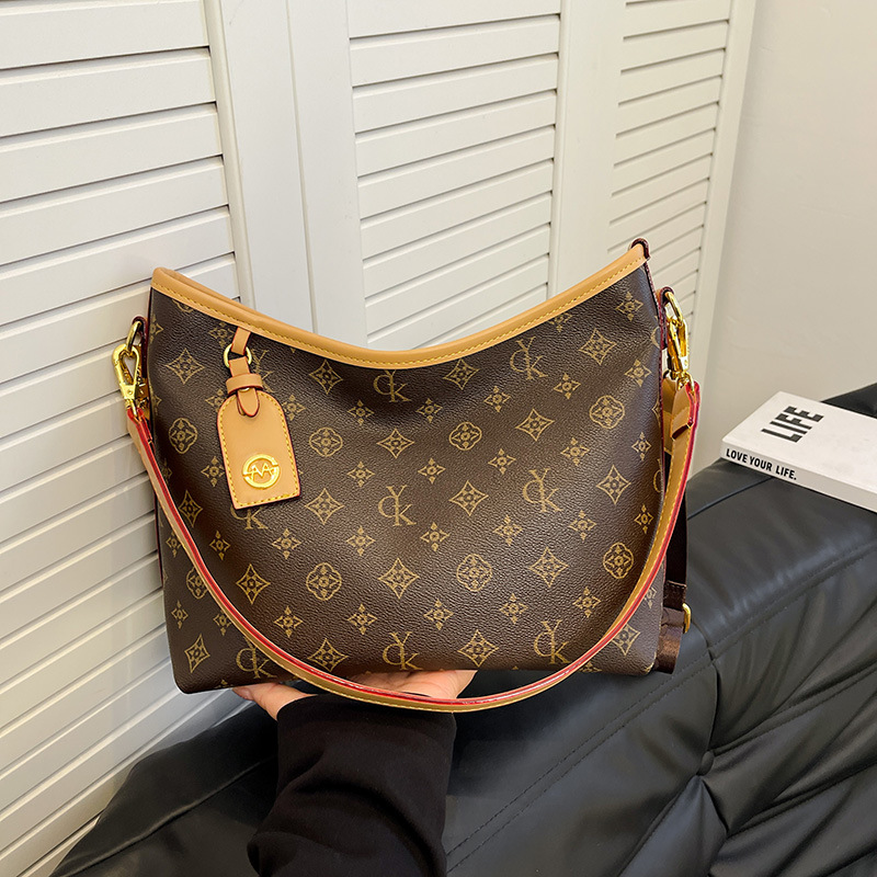 Designer's new large capacity commuter tote bag for women's new fashion shoulder under the arm bag atmospheric crossbody bag