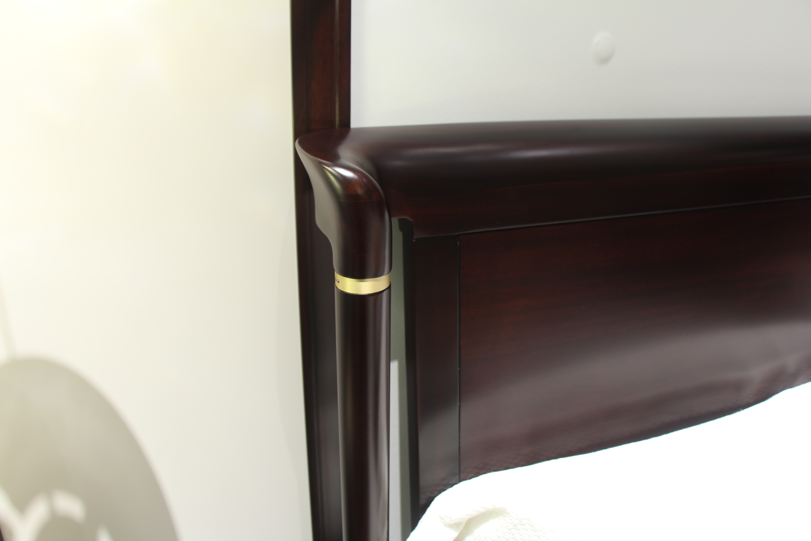 Zhong zhixin Luxury design The Chinese-style large bed is crafted from solid wood with exquisite workmanship