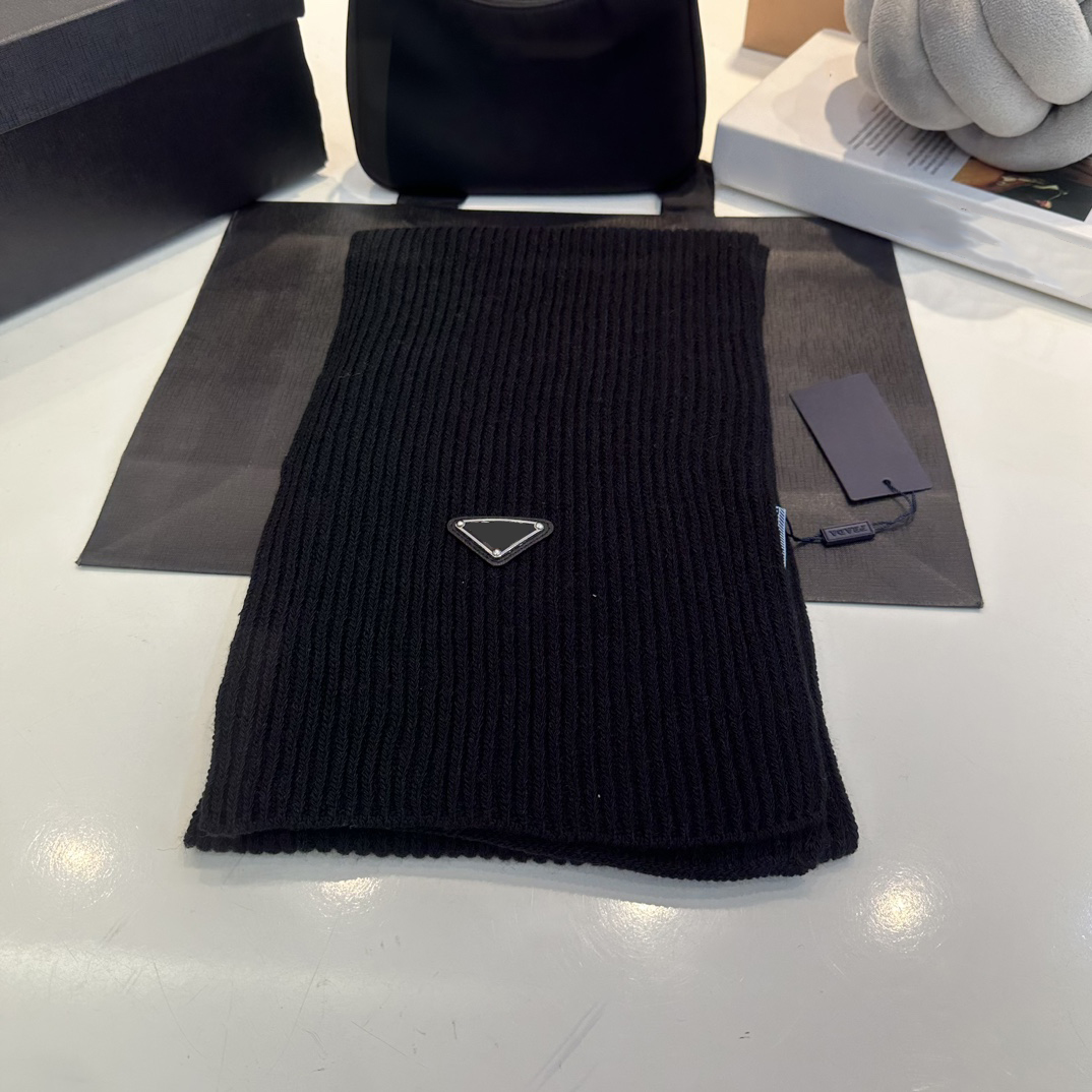 Womens wool scarf luxury designer scarf triangle brand logo autumn and winter men and women warm and comfortable touch high-end neck scarf fashion neck scarf