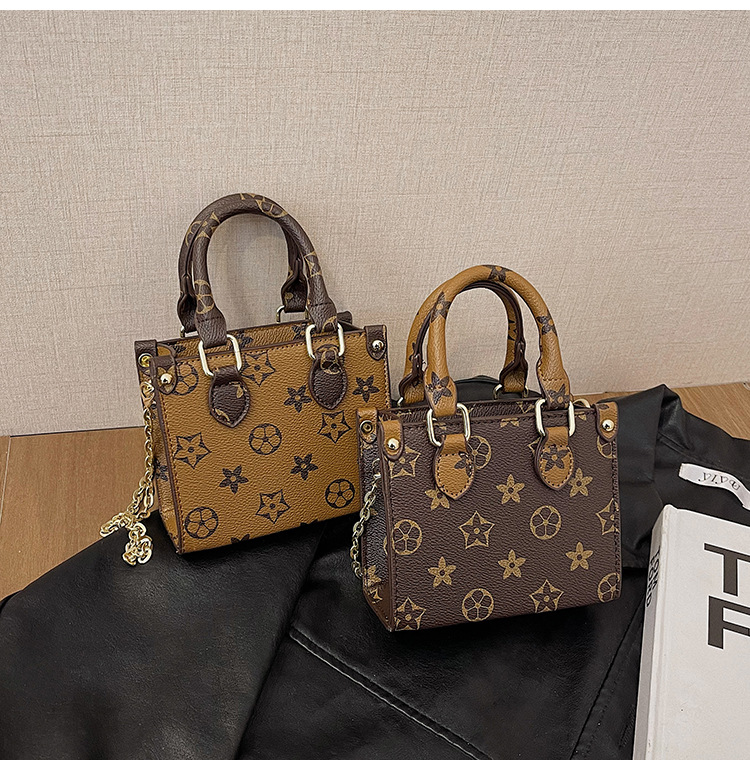 Designer Bags 2025 Spring/Summer New Small square Bag, Fashionable printed hand-held Ladies' bag, Stylish Star Chain bag free shipping