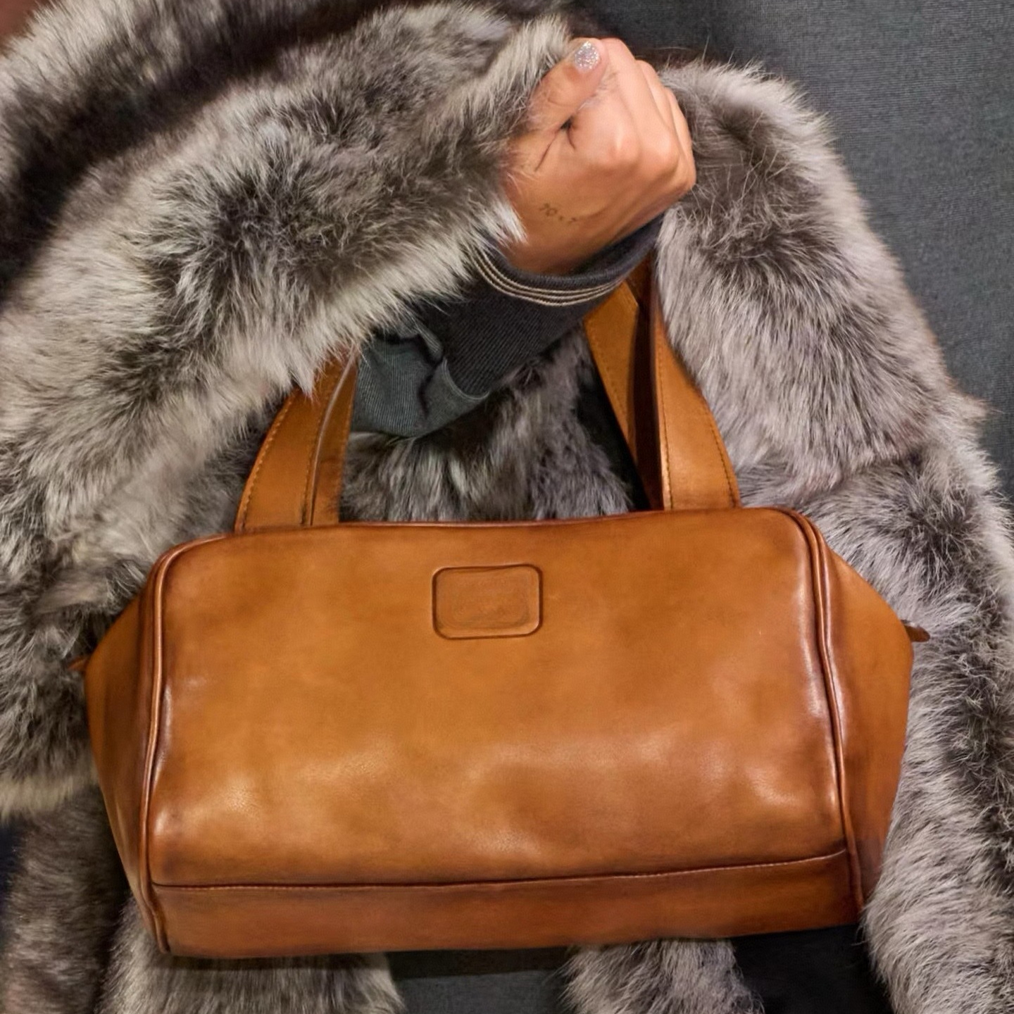 New Arrival Hot Seller Underarm Bowling Bag Calfskin Soft Premium Leather Shoulder Bag Unique Designer Totes Interior Zippered Pocket Vintage Handbag Hand Bag 3370