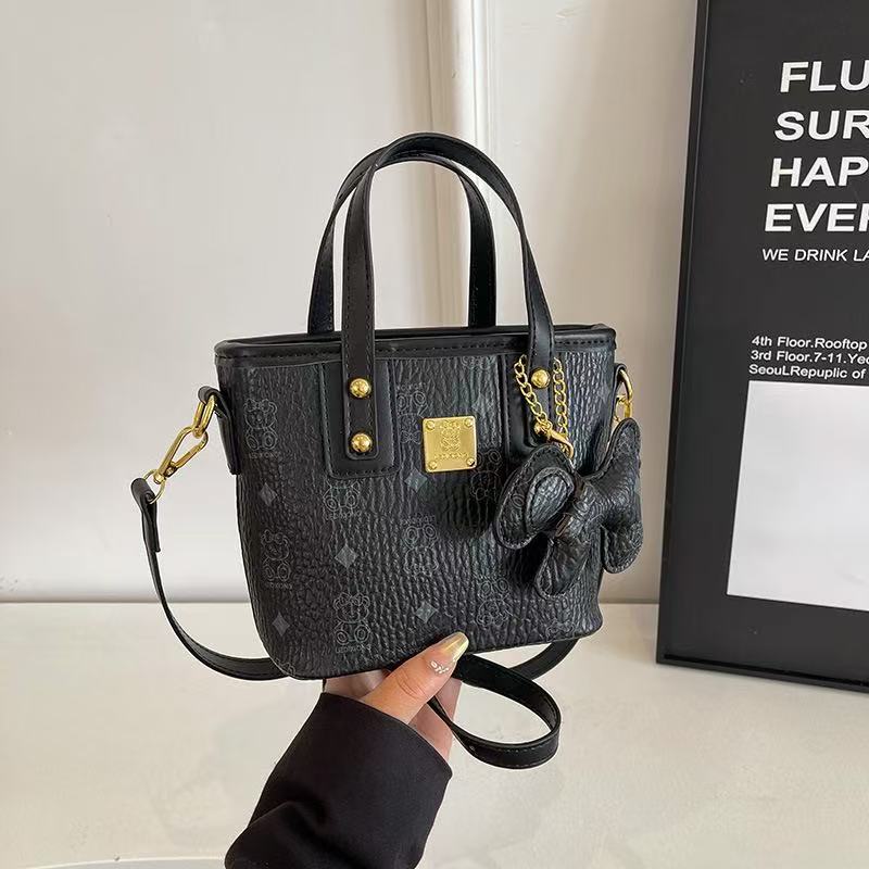 Designer Tote Shoulder Purse Classic Hundred Women's High Quality Leather Tramp Bag Black Large Capacity Shopping Handbag