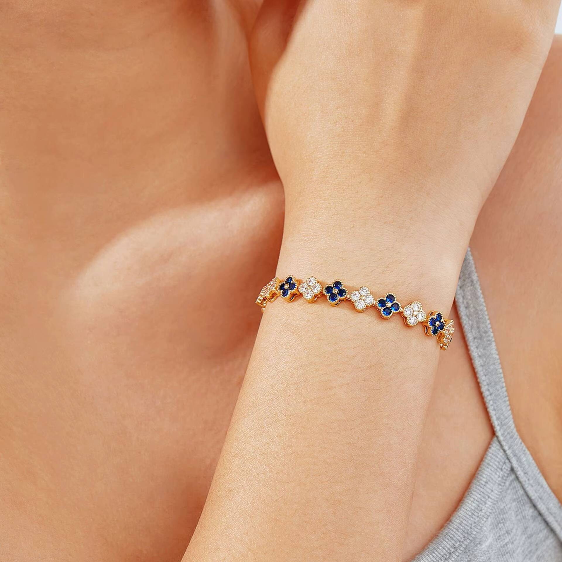 Explosive Colored Four Leaf Clover Zircon Bracelet with Full Diamond Fashion Design Luxurious and Highend Wholesale