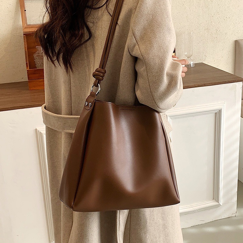 Trendy Women s Shoulder design Bag Large Capacity New Autumn Winter Retro Fashion Women s Shoulder Bag Texture Bucket Bag Autumn New Designer Bag