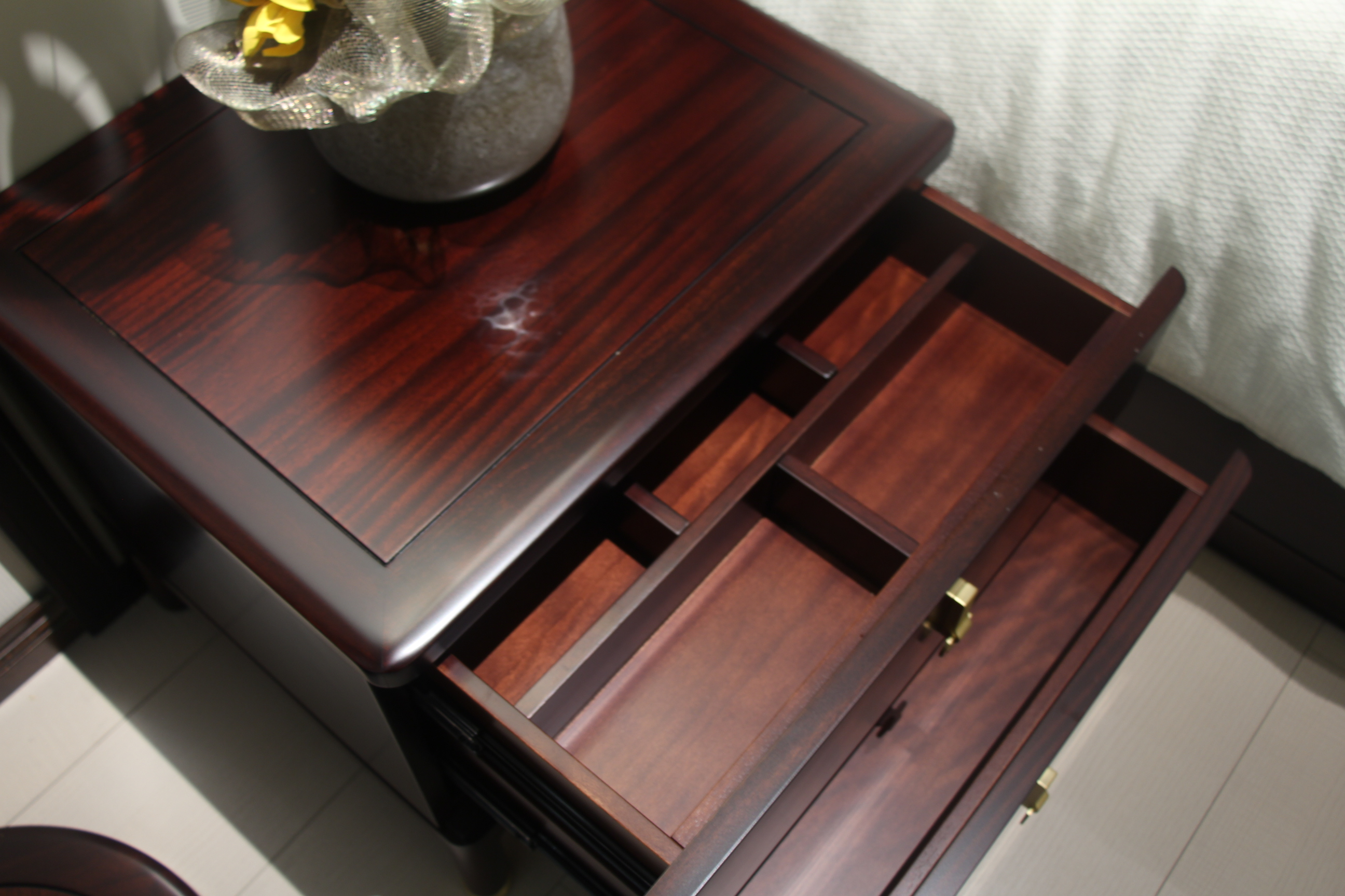 Zhong zhixin Luxury design The Chinese-style large bed is crafted from solid wood with exquisite workmanship