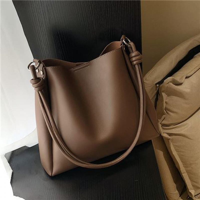 Trendy Women s Shoulder design Bag Large Capacity New Autumn Winter Retro Fashion Women s Shoulder Bag Texture Bucket Bag Autumn New Designer Bag