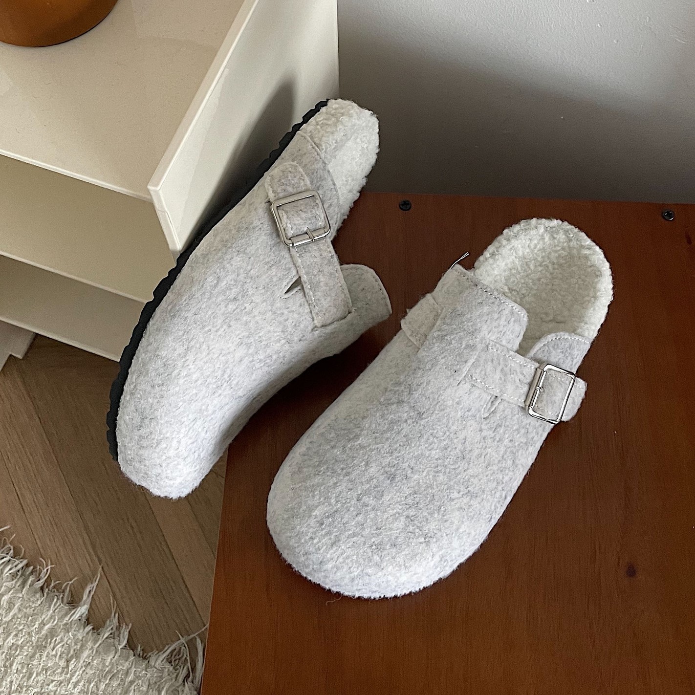 free shipping Casual thick soled warm slippers autumn winter belt buckle for wearing outside hairy slippers versatile fairy style new