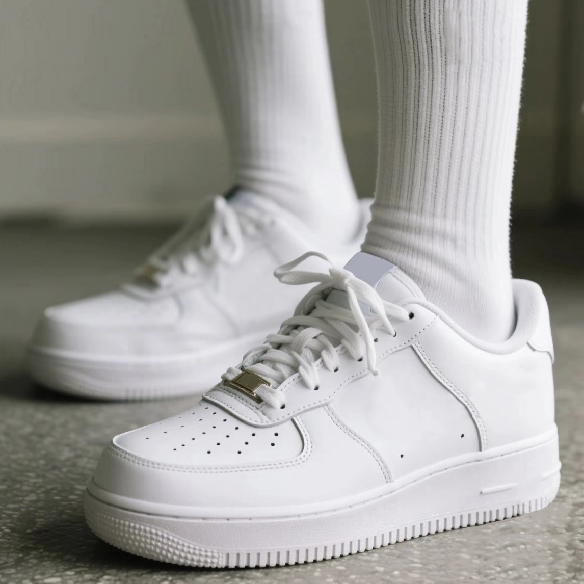 Designer Mens One af1s Running Shoes Women Casual Sneakers Classic 1 Triple White Black Brown Men Womens Outdoor Sports Jogging Platform Runners 1s Tennis Trainers