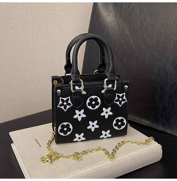Designer Bags 2025 Spring/Summer New Small square Bag, Fashionable printed hand-held Ladies' bag, Stylish Star Chain bag free shipping