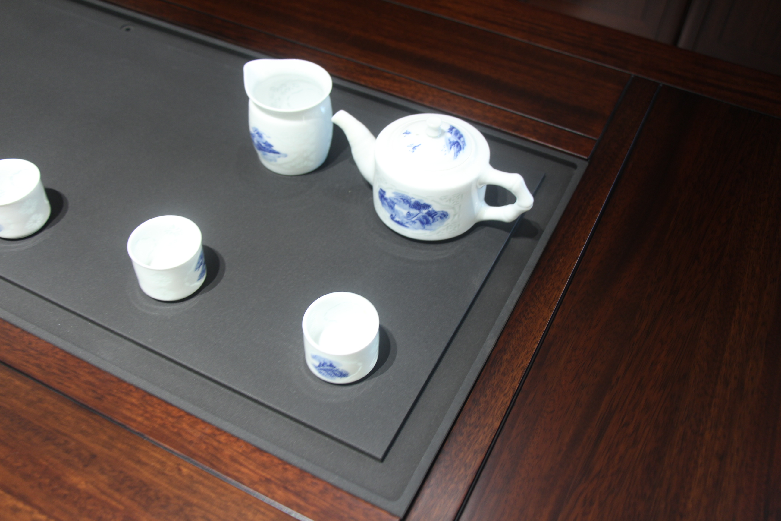 Zhong zhixin High-end design The new Chinese-style solid wood tea table is crafted with meticulous solid wood workmanship