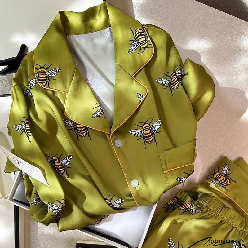 Bee Print Women's Pama Set - Faux Silk Satin 2-Piece Pyjama Long Sleeve Sleepwear For Spring/Autumn