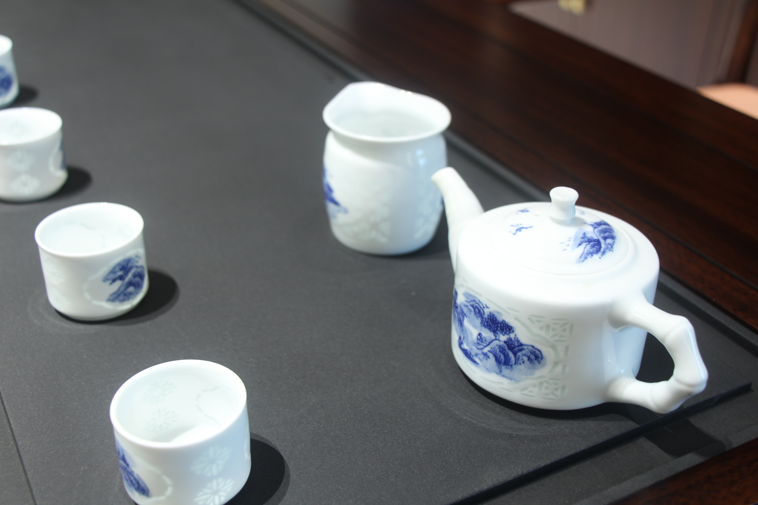 Zhong zhixin High-end design The new Chinese-style solid wood tea table is crafted with meticulous solid wood workmanship